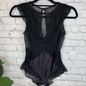 NWT Sam Edelman Lace and Mesh Capsleeve Bodysuit